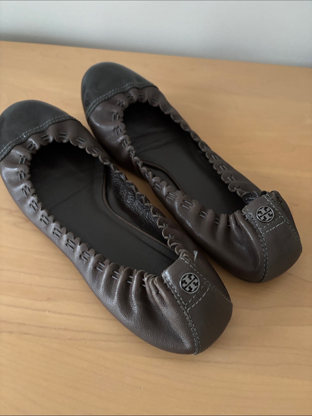 Tory Burch Dark Brown Leather Elastic Ballet Flats with Logo size 10